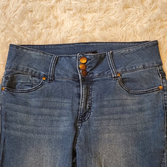 d. jeans Medium Wash Denim Capri Pants, Size 14 - Picture 3 of 7